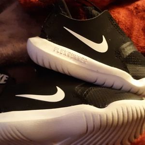 EUC nike toddler slip on sneakers